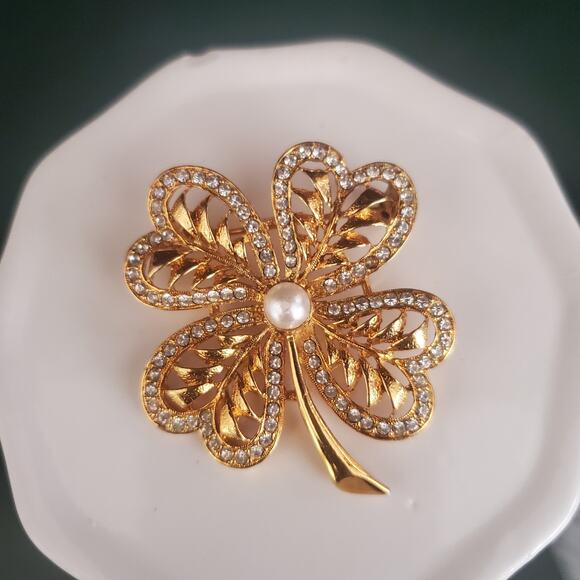 Four Leaf Clover Brooch Shamrock Gold Tone Rhinestones Filigree St. Patricks Day - Picture 4 of 5